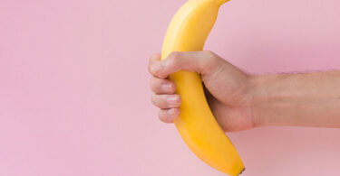 一隻手握香蕉